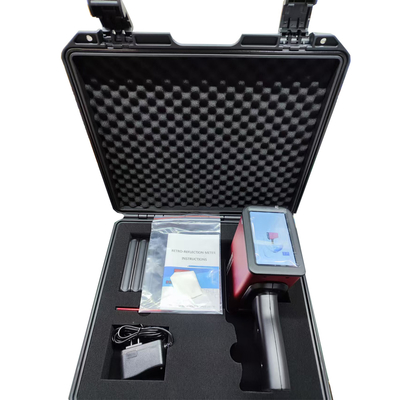 Medidor retroreflector compacto com fonte de alimentação de corrente contínua de 6 V - 4° Ângulo de incidência e 0,2° Ângulo de observação